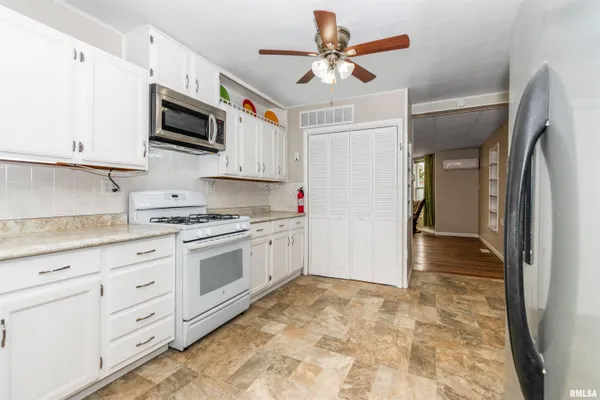 $175,000 | 102 South Eastern Avenue, Minier, IL 61759