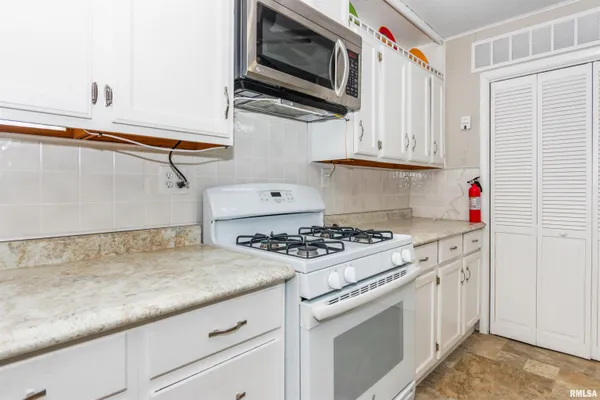 $175,000 | 102 South Eastern Avenue, Minier, IL 61759