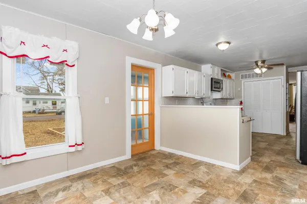 $175,000 | 102 South Eastern Avenue, Minier, IL 61759