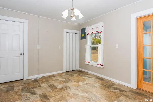 $175,000 | 102 South Eastern Avenue, Minier, IL 61759