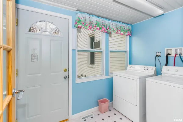 $175,000 | 102 South Eastern Avenue, Minier, IL 61759