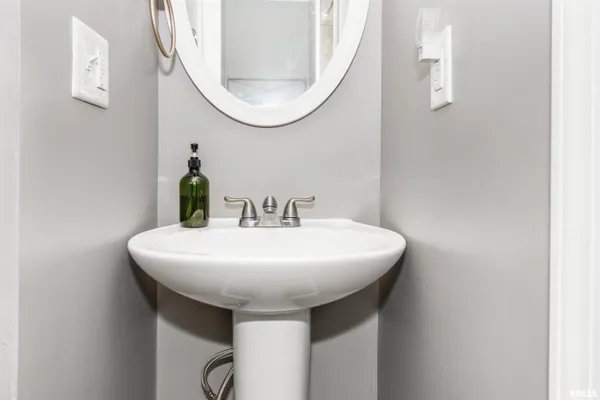 $175,000 | 102 South Eastern Avenue, Minier, IL 61759