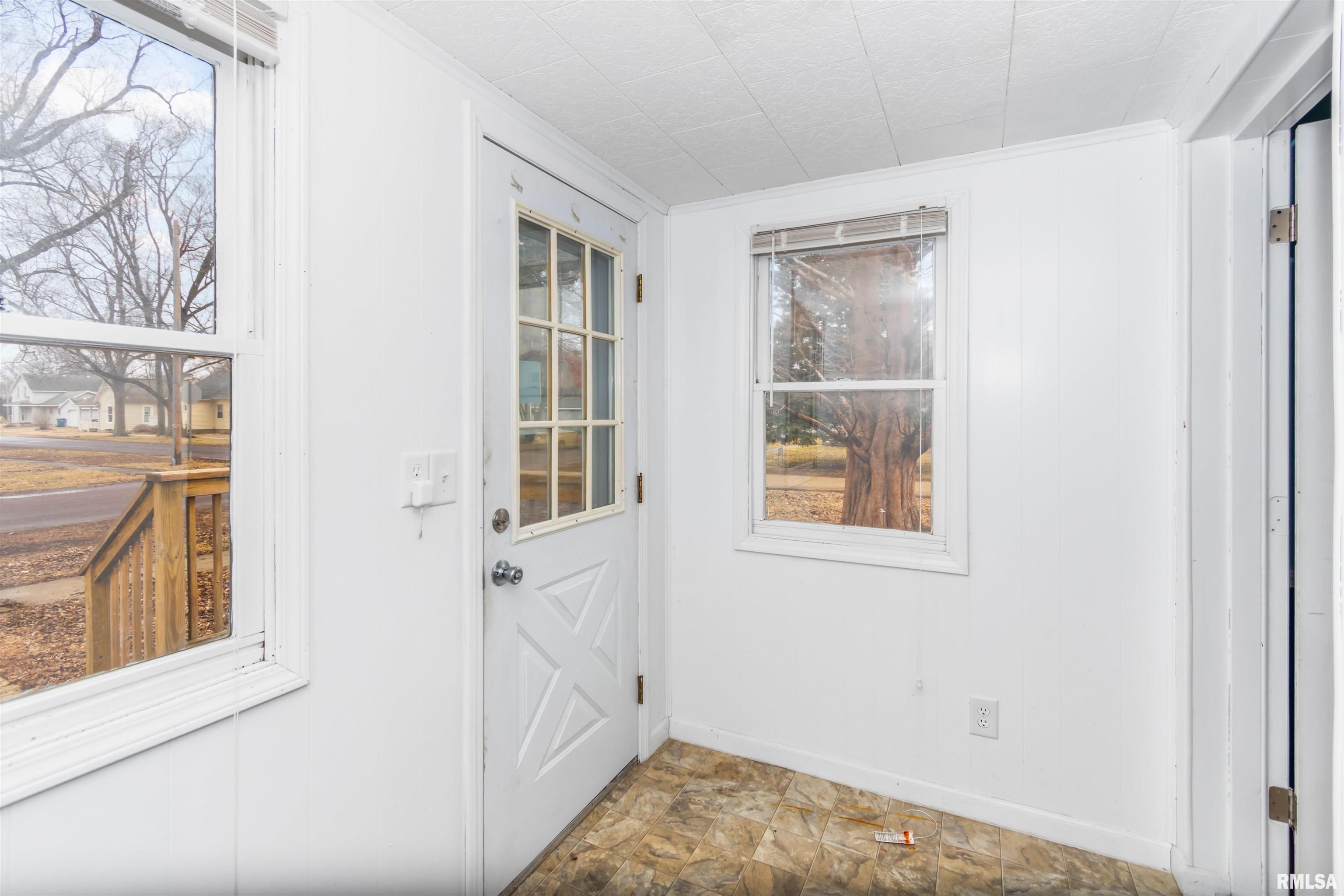 102 South Eastern Avenue Minier, IL 61759 - Photo 5 of 37