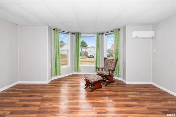 $175,000 | 102 South Eastern Avenue, Minier, IL 61759