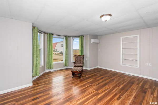 $175,000 | 102 South Eastern Avenue, Minier, IL 61759