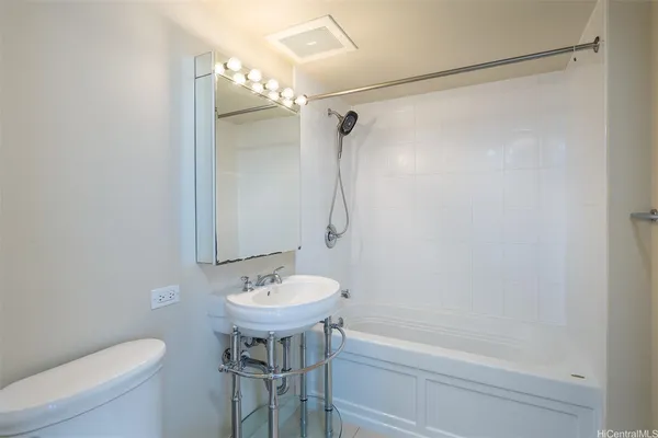 $2,900 | 1296 Kapiolani Boulevard, Unit 2801, Honolulu, HI 96814