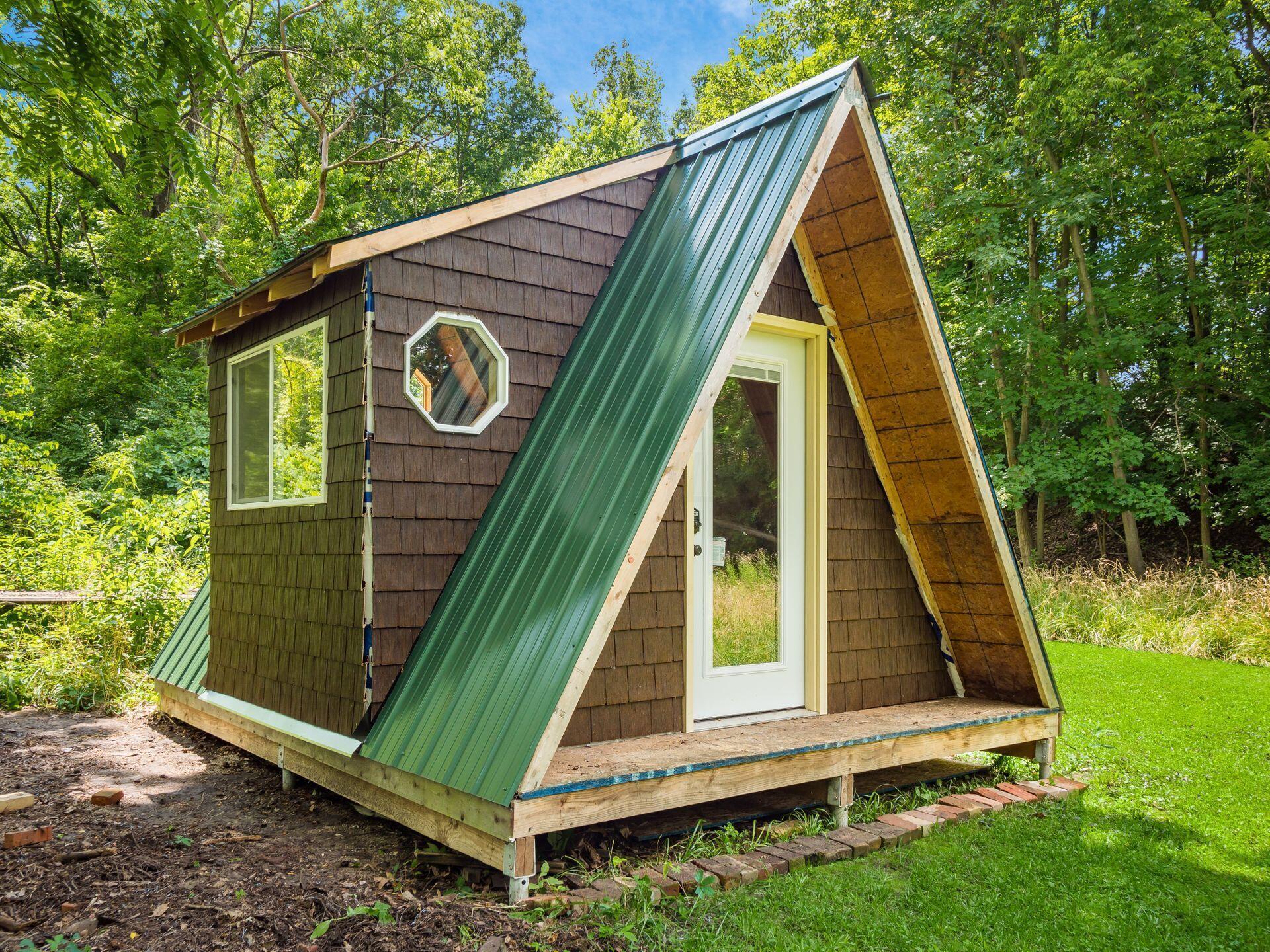 1700 Demorest Road Columbus, OH 43228 - Photo 50 of 60 He/She Shed - Great Guest Room!