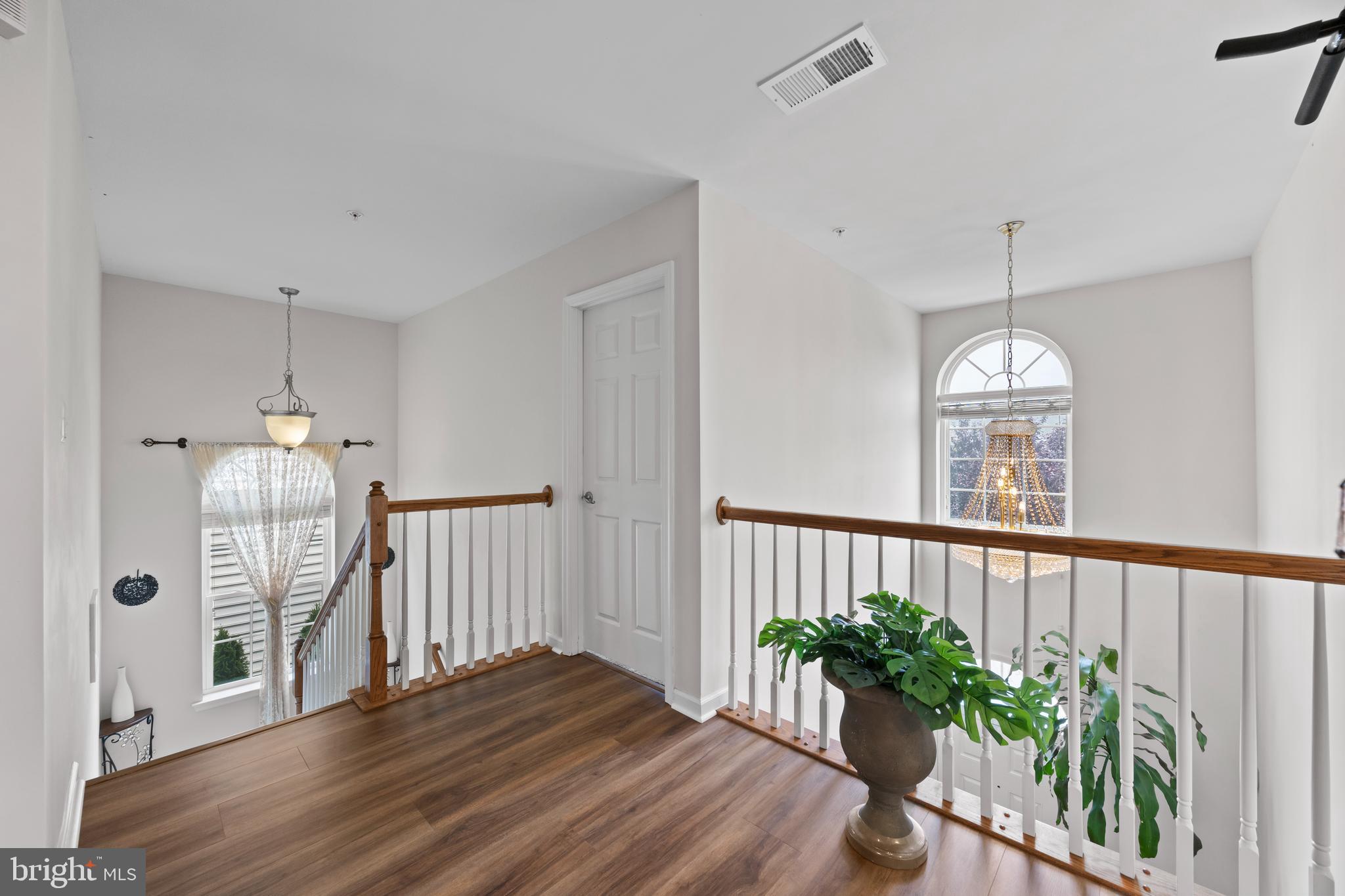 9175 Bealls Farm Road Frederick, MD 21704 - Photo 4 of 53 Upstairs Foyer
