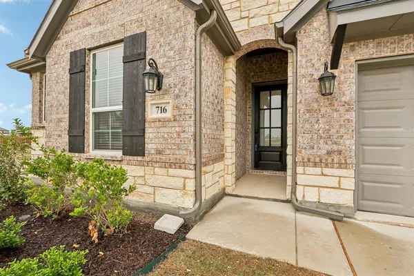 $3,100 | 716 Papyrus Drive, Justin, TX 76247