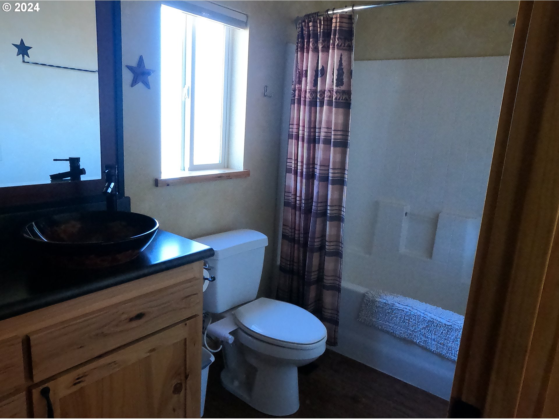11175 Southwest Pixie Lane Culver, OR 97734 - Photo 13 of 33 a bathroom with a toilet a sink and a window