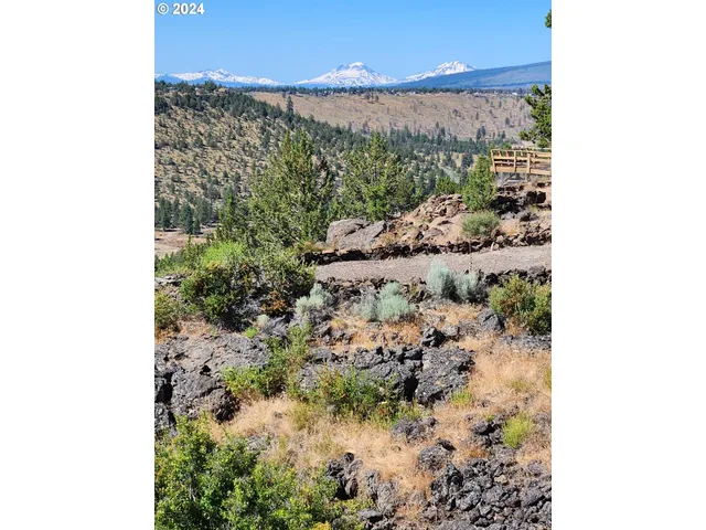 a view of a street with a house