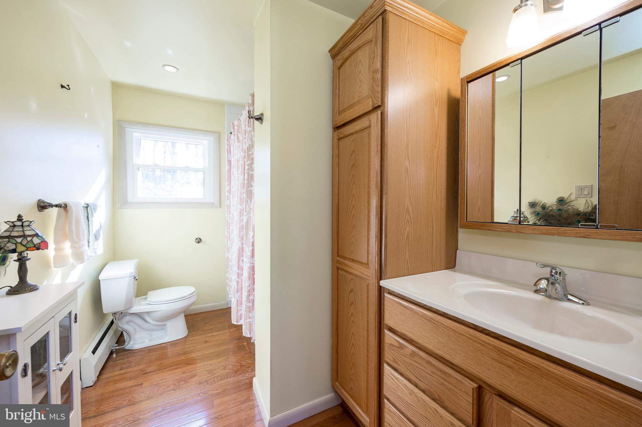 50 Lyndell Road Downingtown, PA 19335 - Photo 17 of 33 Main level full bath