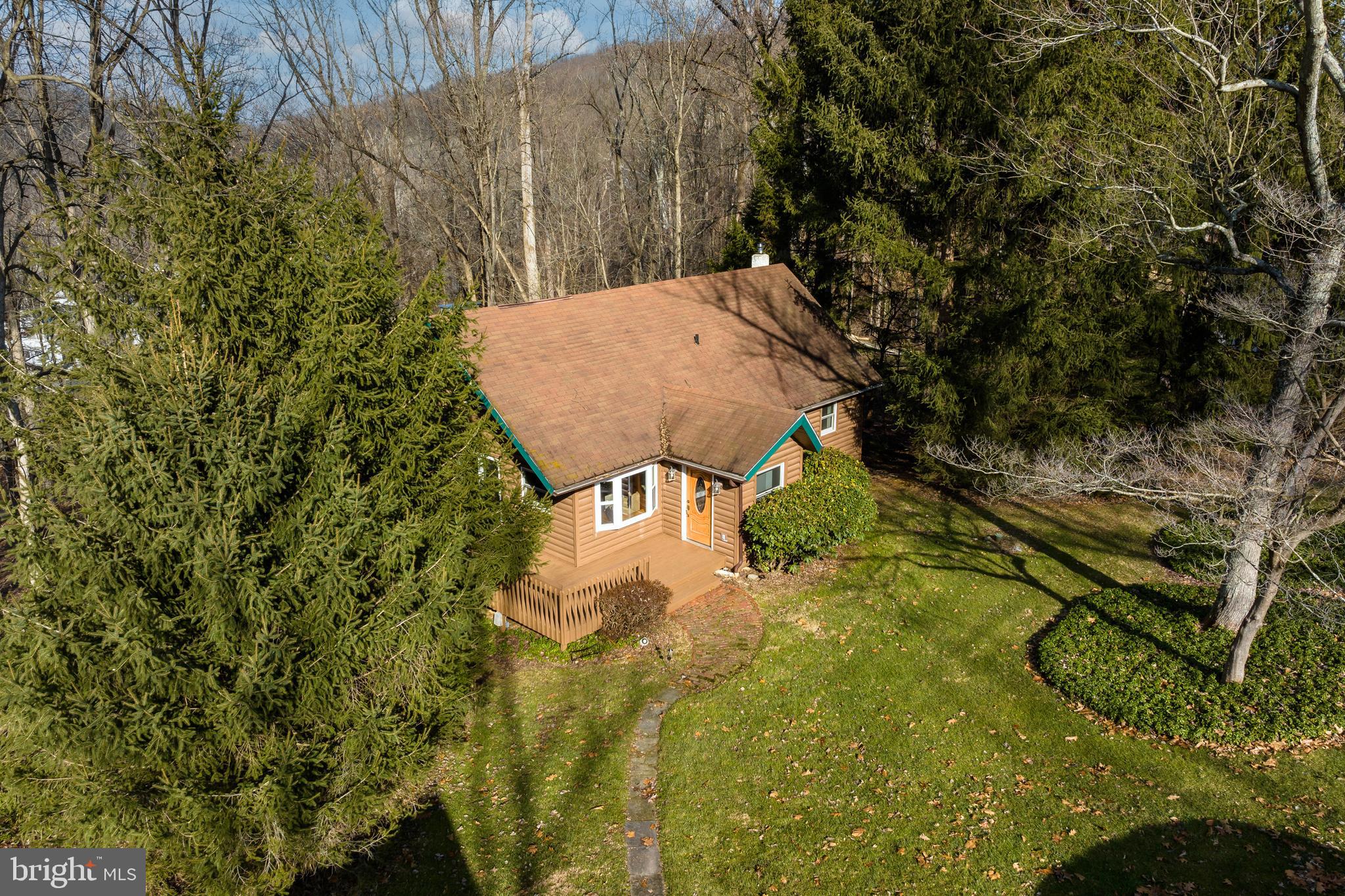 50 Lyndell Road Downingtown, PA 19335 - Photo 5 of 33 Charmingly nestled in the trees with large yards