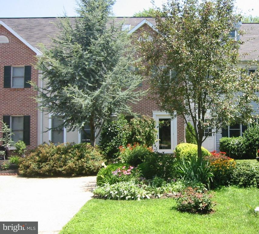 333 Cardinal Road Lititz, PA 17543 - Photo 1 of 8