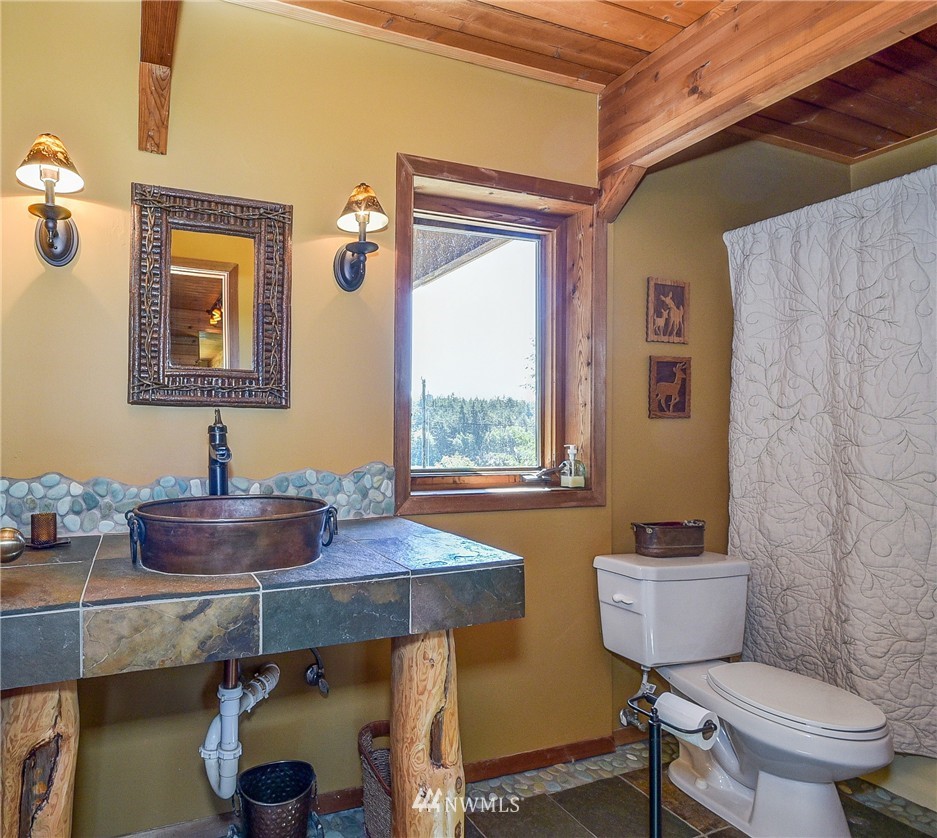 2095 West Beach Road Oak Harbor, WA 98277 - Photo 11 of 25 Gallery Image 11