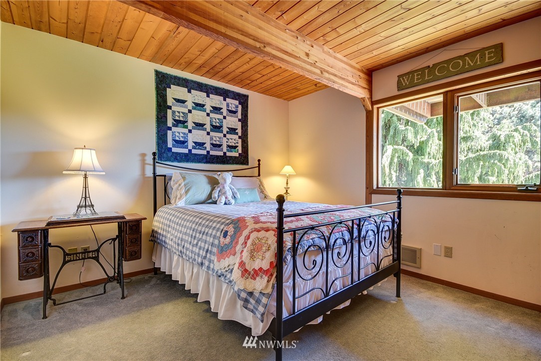 2095 West Beach Road Oak Harbor, WA 98277 - Photo 12 of 25 Gallery Image 12