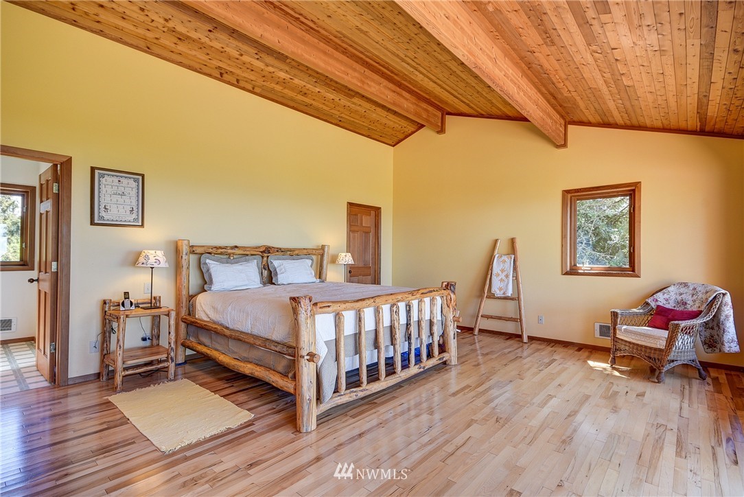 2095 West Beach Road Oak Harbor, WA 98277 - Photo 14 of 25 Gallery Image 14