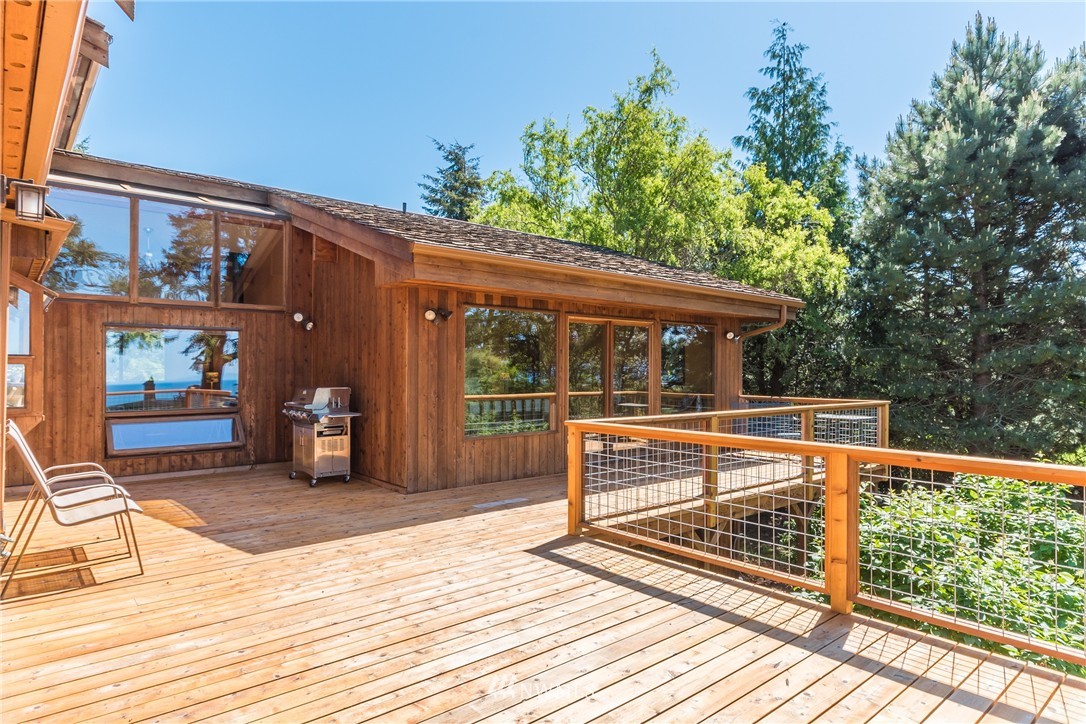 2095 West Beach Road Oak Harbor, WA 98277 - Photo 15 of 25 Gallery Image 15