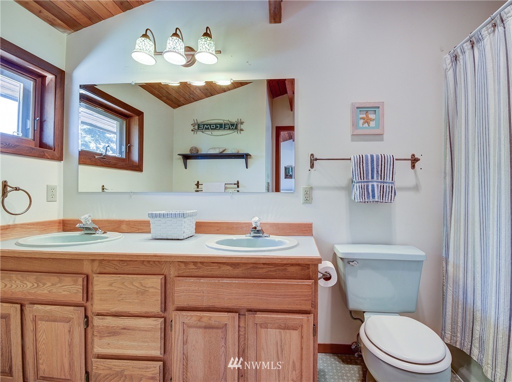 2095 West Beach Road Oak Harbor, WA 98277 - Photo 19 of 25 Gallery Image 19