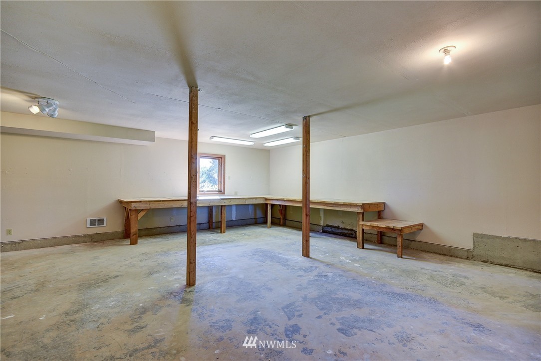 2095 West Beach Road Oak Harbor, WA 98277 - Photo 21 of 25 Gallery Image 21