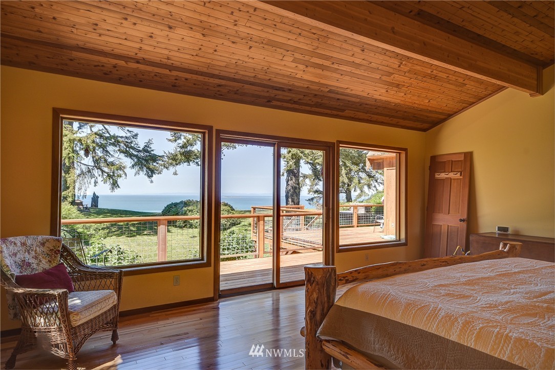 2095 West Beach Road Oak Harbor, WA 98277 - Photo 23 of 25 Gallery Image 23