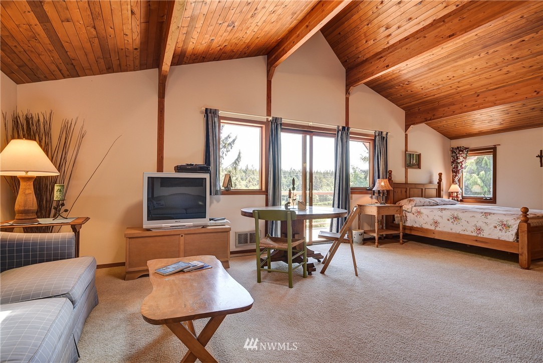 2095 West Beach Road Oak Harbor, WA 98277 - Photo 9 of 25 Gallery Image 9