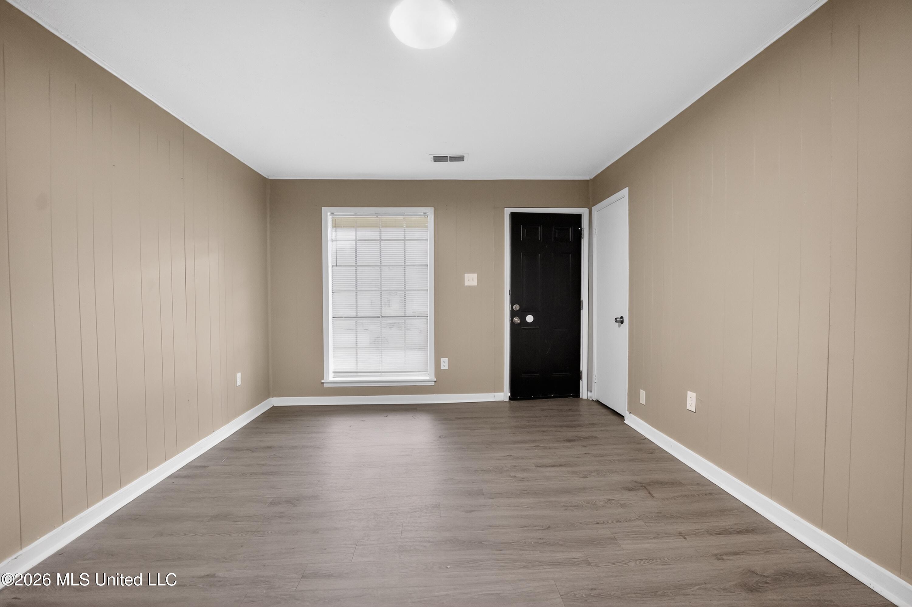6578 Van Buren Road Jackson, MS 39213 - Photo 16 of 42 16_6578_Van_Buren_Rd-Living_room-7251