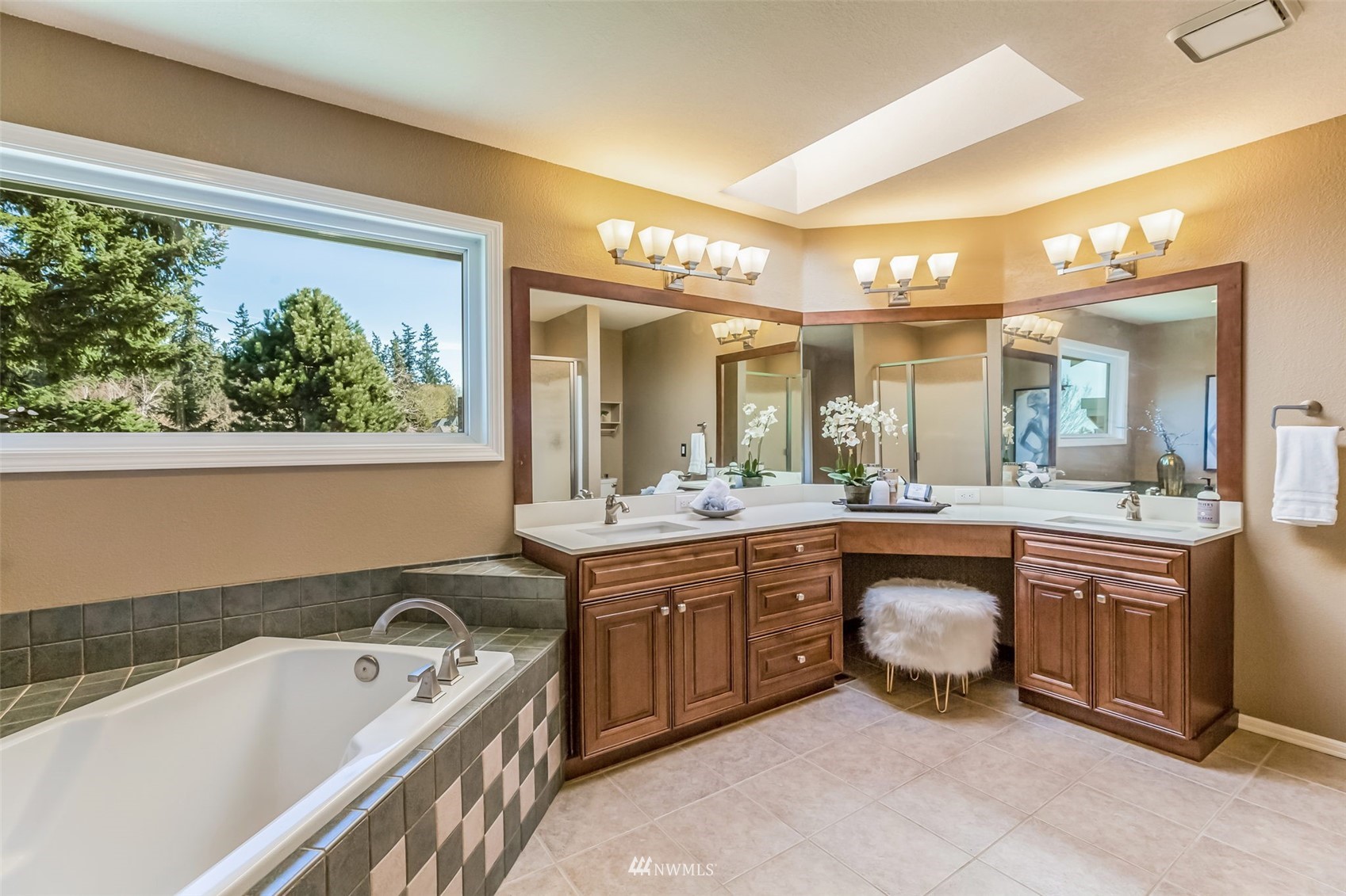 924 Goat Trail Loop Road Mukilteo, WA 98275 - Photo 23 of 40 a spacious bathroom with a tub sink and mirror