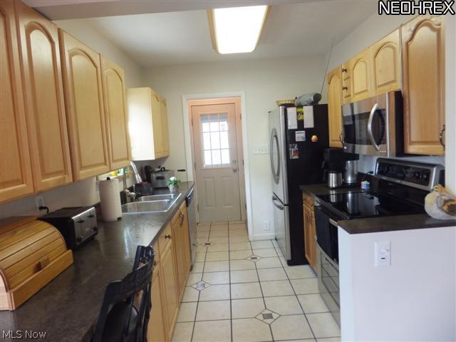 5608 Snow Road Parma, OH 44129 - Photo 3 of 22