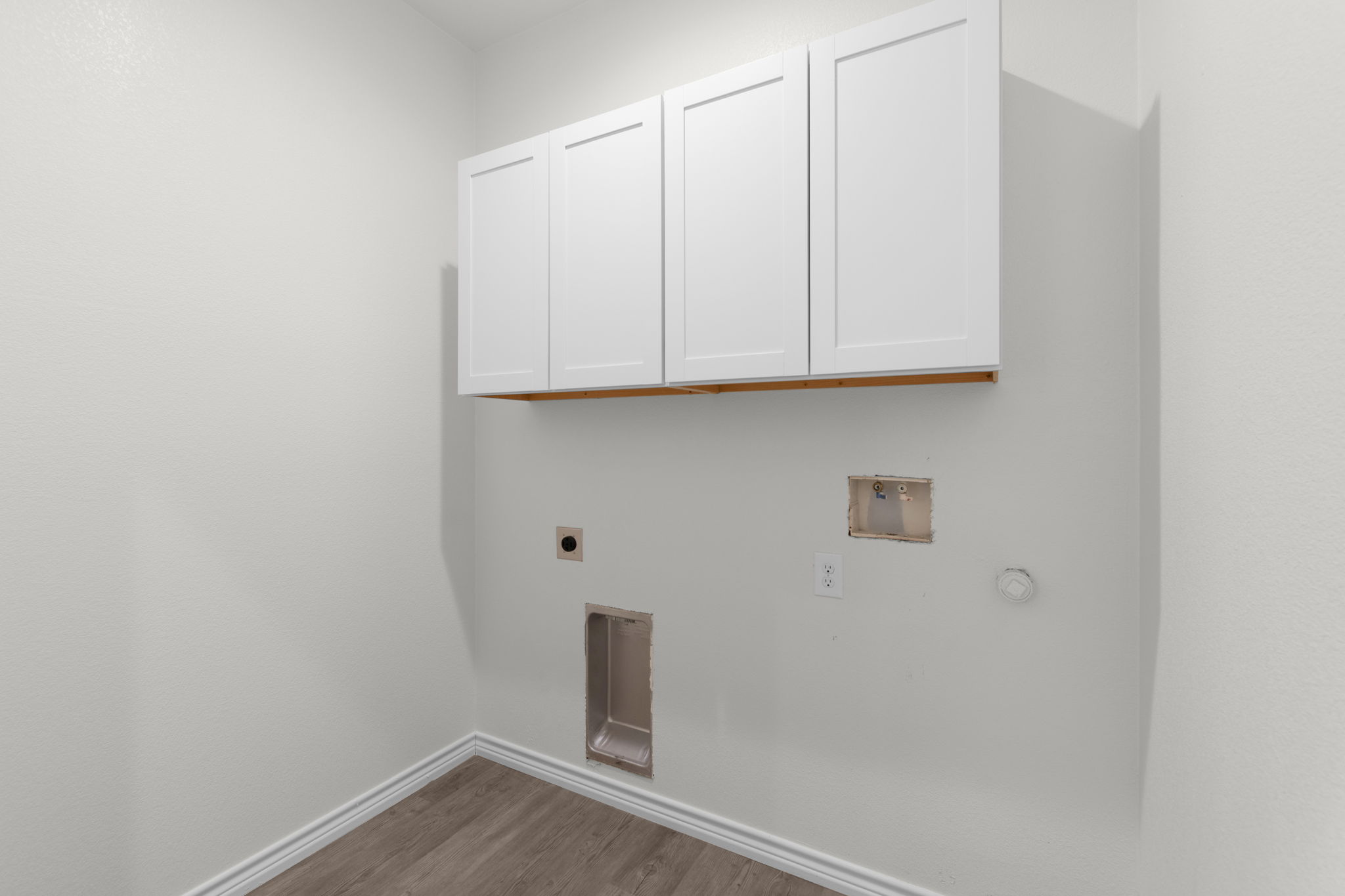 870 Waco Street Kingsland, TX 78639 - Photo 9 of 30 a view of small space with wooden floor