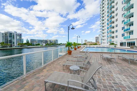 $297,500 | 3000 South Ocean Drive, Unit 514, Hollywood, FL 33019