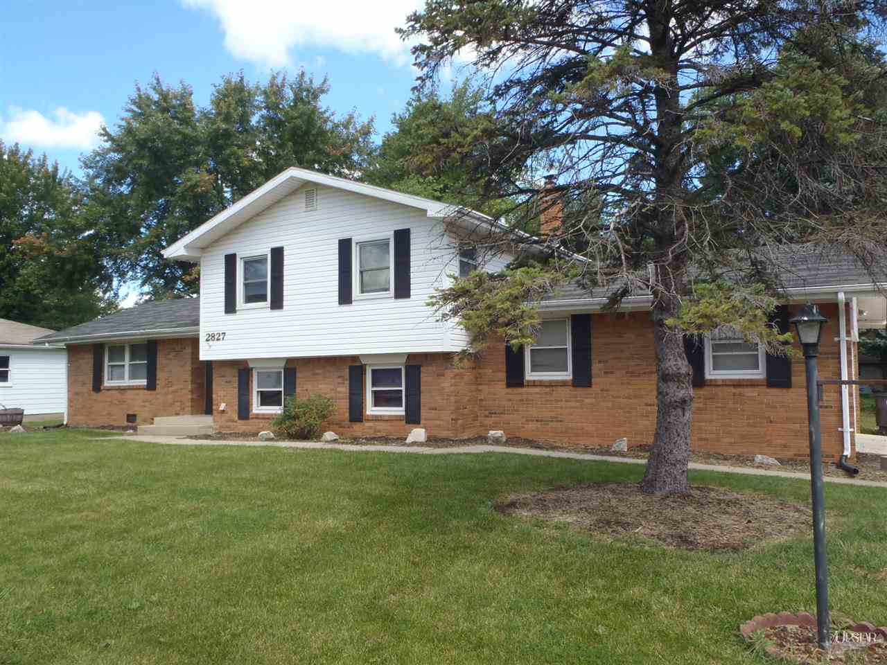 2827 Ridgeway Drive Fort Wayne, IN 46816 - Photo 1 of 22 Gallery Image 1
