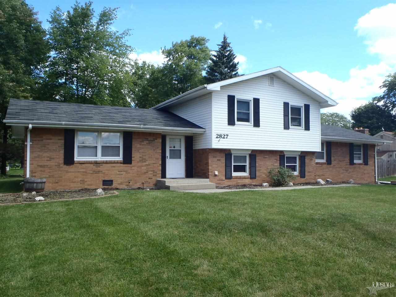 2827 Ridgeway Drive Fort Wayne, IN 46816 - Photo 3 of 22 Gallery Image 3
