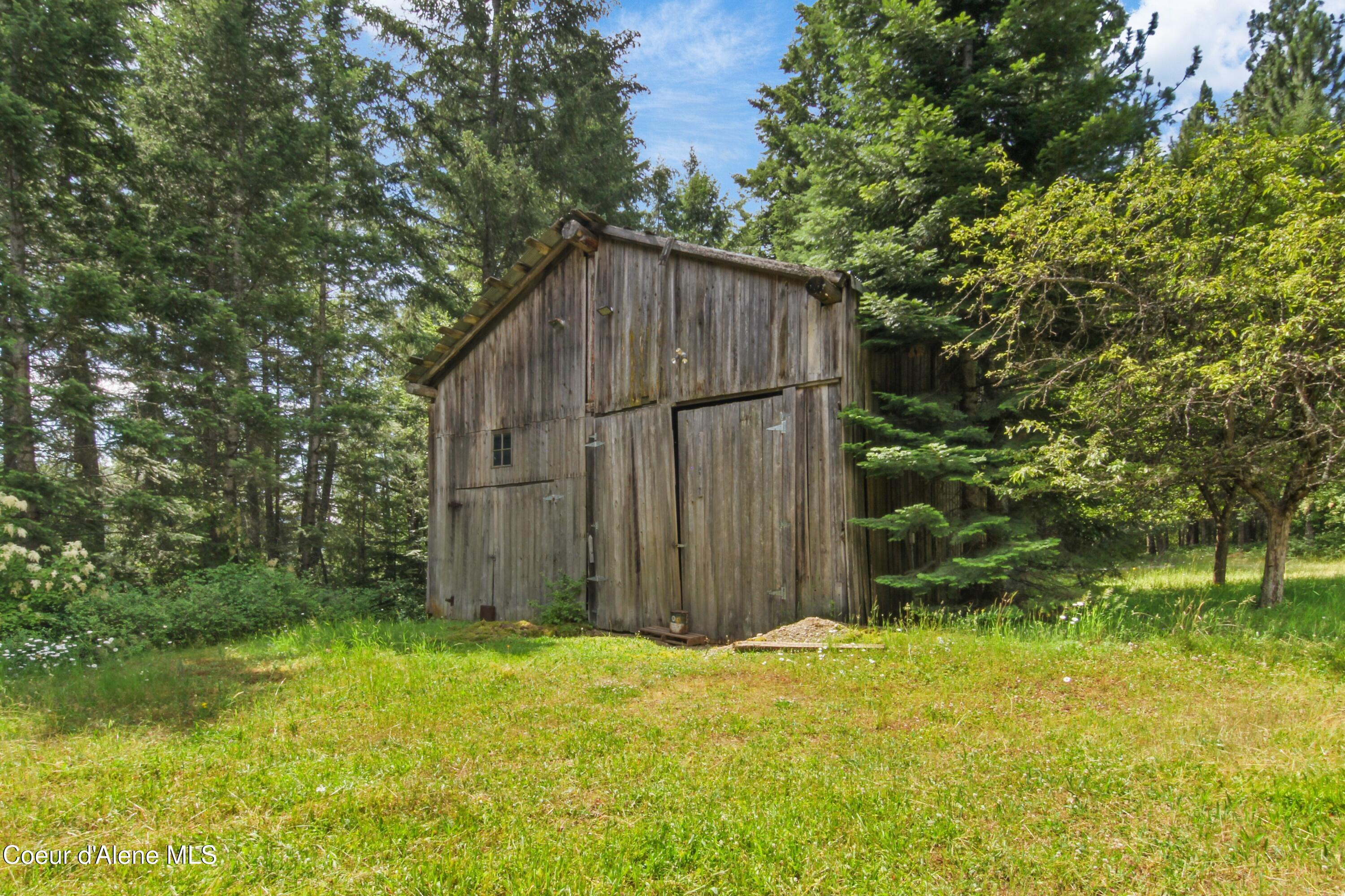 150 Denali Road Sagle, ID 83860 - Photo 4 of 40 003_Barn