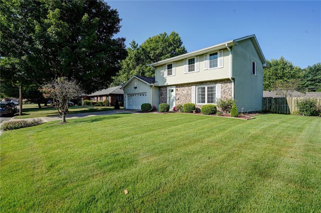 3302 Beech Drive Columbus, IN 47203 - Photo 3 of 38