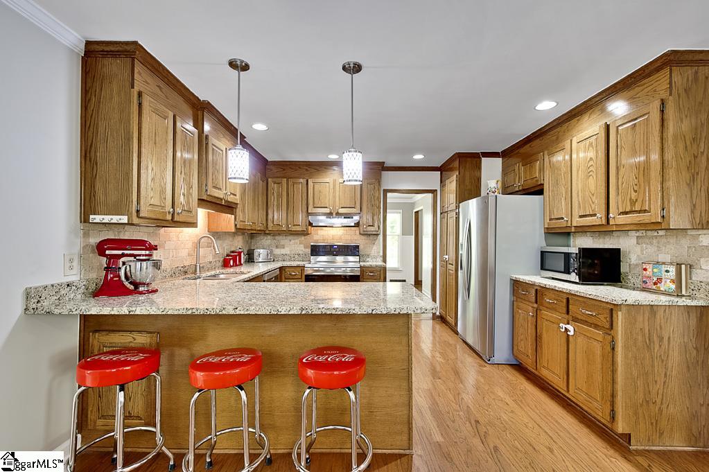 214 Burning Bush Road Greenville, SC 29607 - Photo 8 of 34 Gallery Image 8