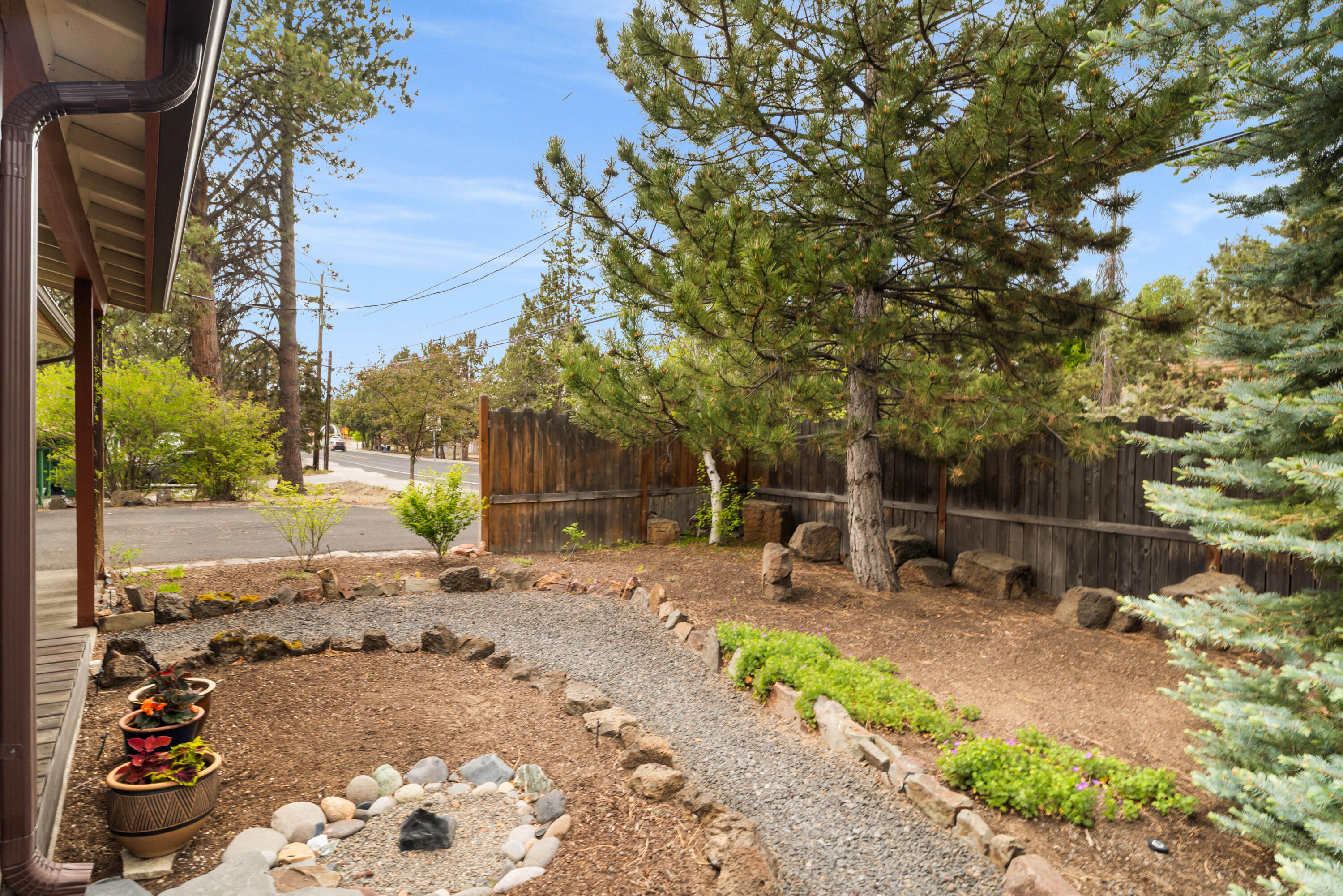 1627 Northeast Bear Creek Road Bend, OR 97702 - Photo 3 of 46 .