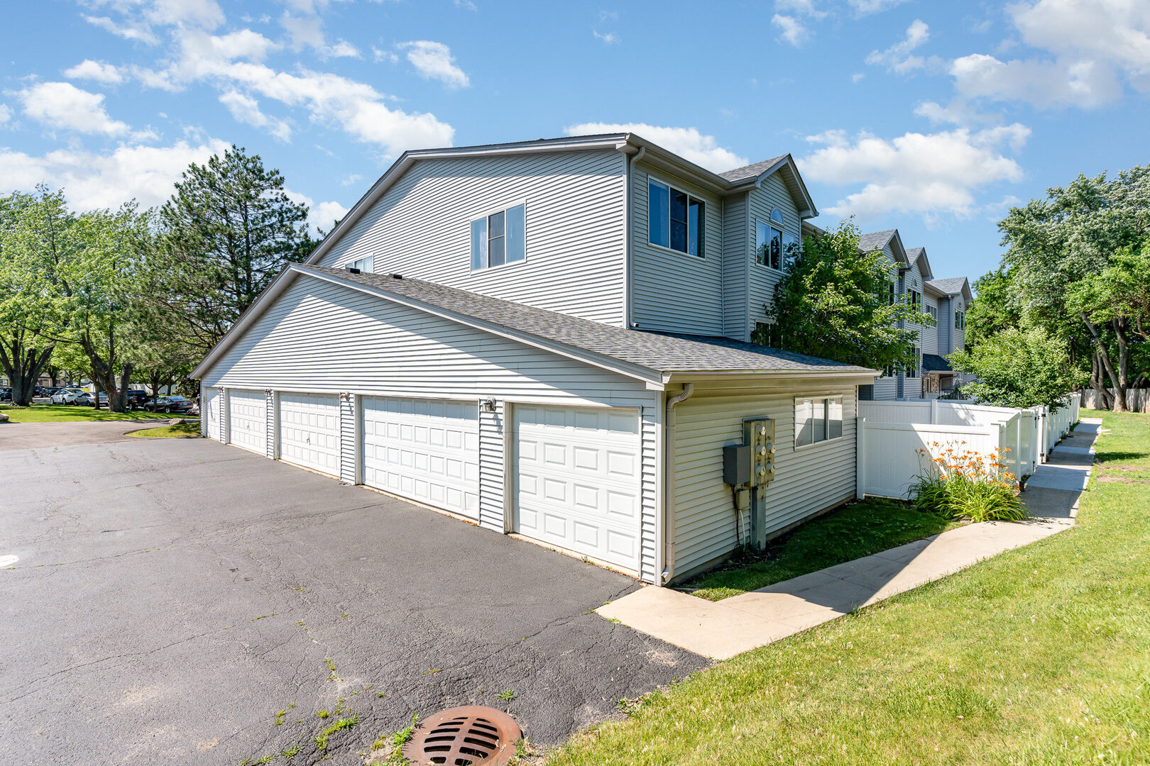 392 Park Ridge Lane, Unit B Aurora, IL 60504 - Photo 1 of 15 Gallery Image 1
