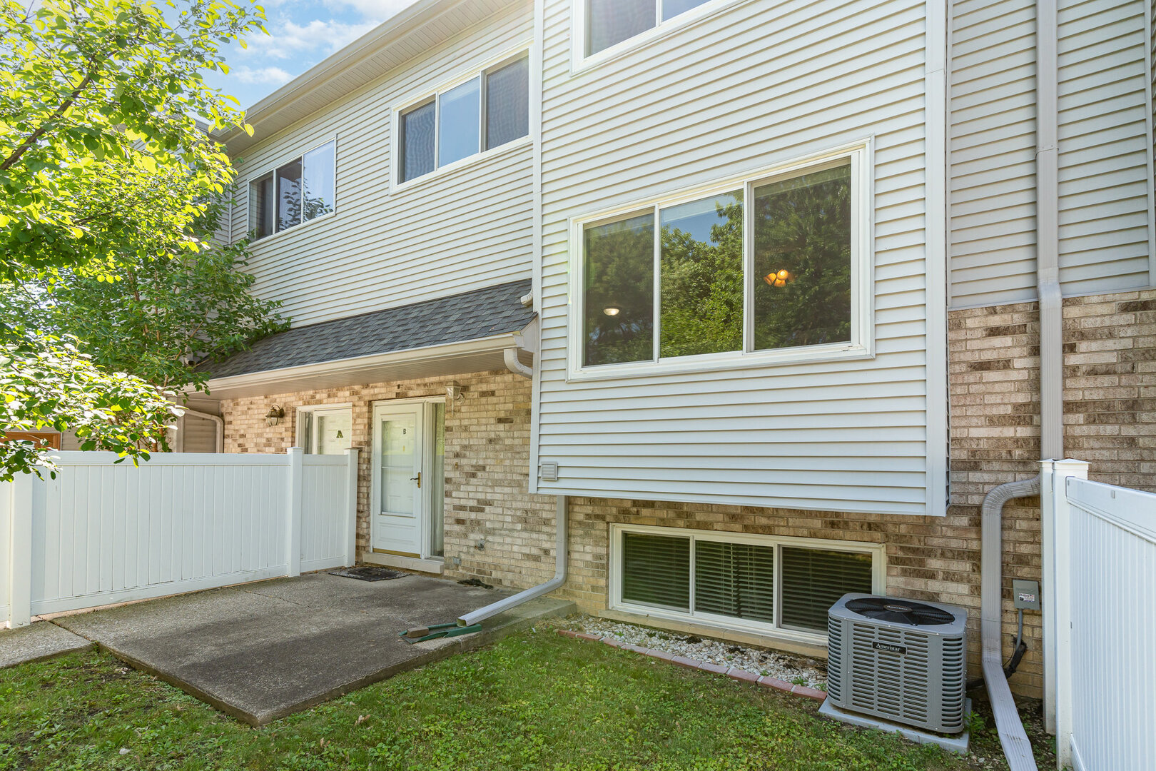 392 Park Ridge Lane, Unit B Aurora, IL 60504 - Photo 2 of 15 Gallery Image 2