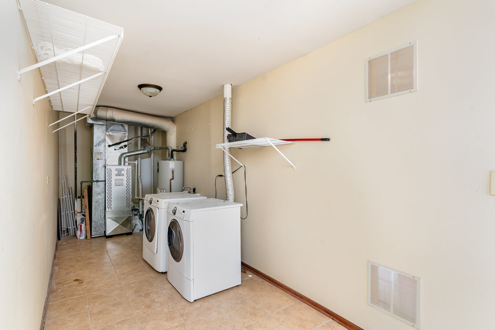 392 Park Ridge Lane, Unit B Aurora, IL 60504 - Photo 4 of 15 Gallery Image 4