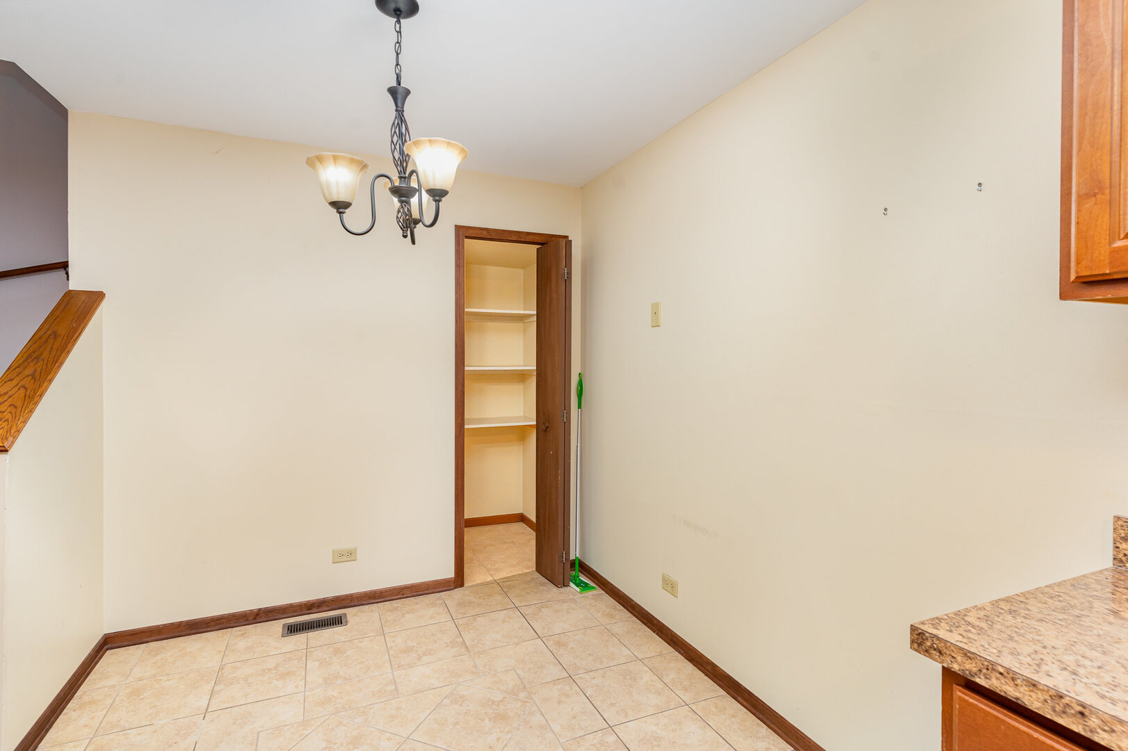 392 Park Ridge Lane, Unit B Aurora, IL 60504 - Photo 10 of 15 Gallery Image 10