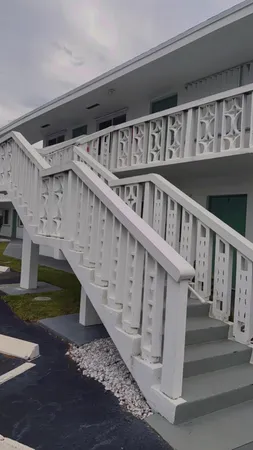 $1,300 | 2004 Lake Osborne Drive, Unit 17, Lake Worth Beach, FL 33461