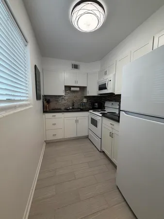 $1,300 | 2004 Lake Osborne Drive, Unit 17, Lake Worth Beach, FL 33461
