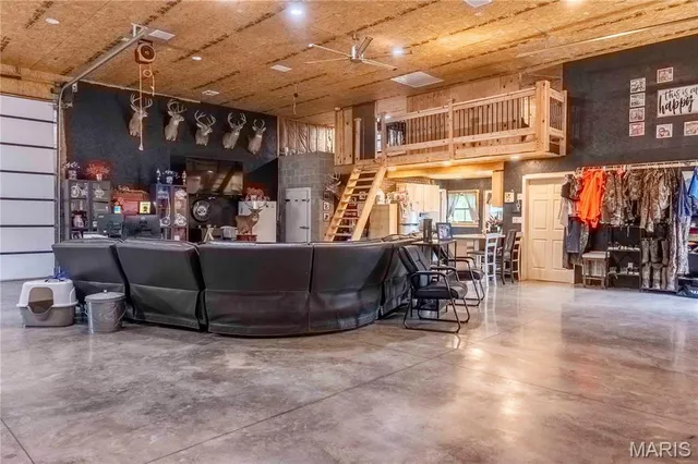 $830,000 | 2 Whitetail Rdg Road, Eolia, MO 63344