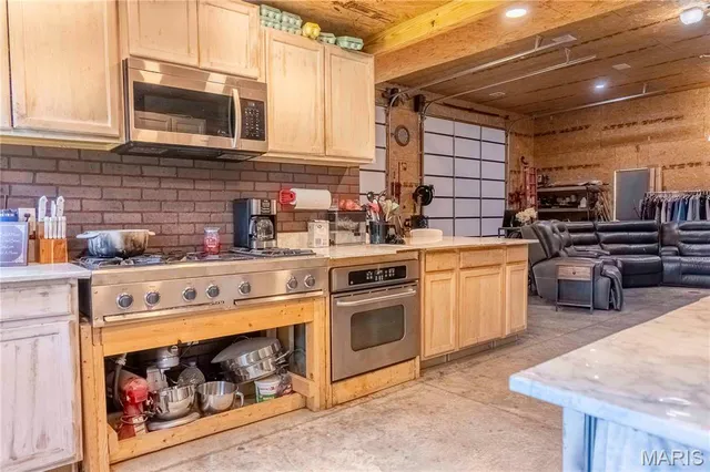 $830,000 | 2 Whitetail Rdg Road, Eolia, MO 63344