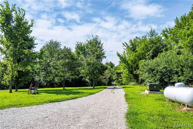 $830,000 | 2 Whitetail Rdg Road, Eolia, MO 63344