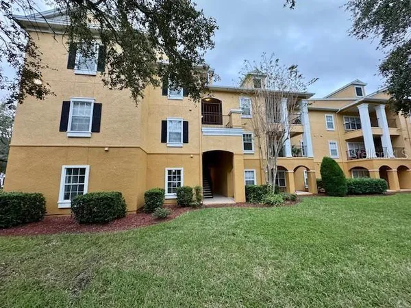 $2,300 | 3611 Conroy Road, Unit 818, Orlando, FL 32839