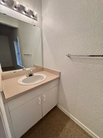 $2,300 | 3611 Conroy Road, Unit 818, Orlando, FL 32839