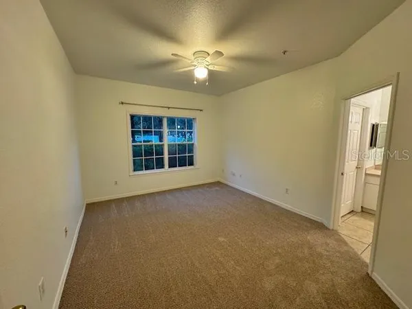 $2,300 | 3611 Conroy Road, Unit 818, Orlando, FL 32839