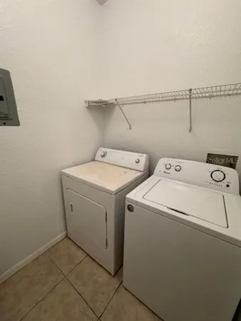 $2,300 | 3611 Conroy Road, Unit 818, Orlando, FL 32839